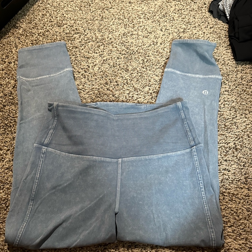 Lululemon cropped legging, ribbed bottom and top